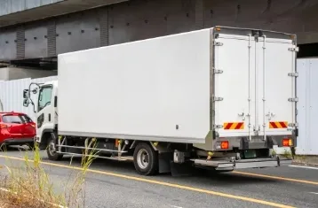 商品を載せたトラック